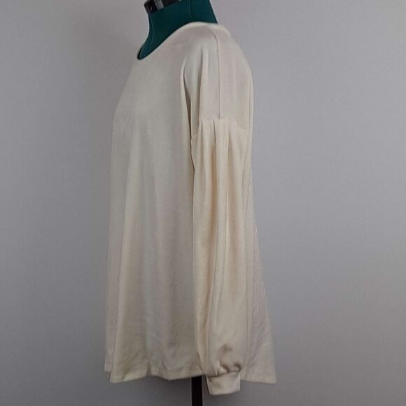 Ladies velvet pullover top NWT - Picture 4 of 10